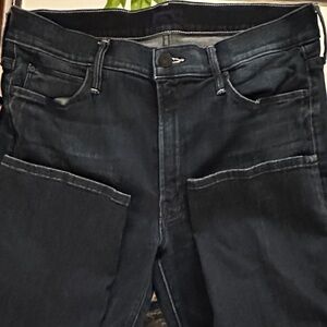 MOTHER Midrise Dazzler Ankle Jean in Chip on my shoulder dark blue wash